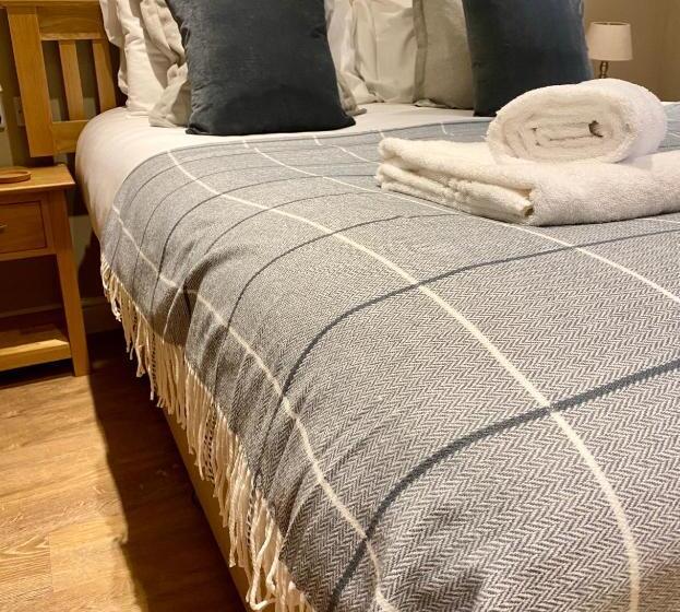 הוסטל The Lion At West Pennard