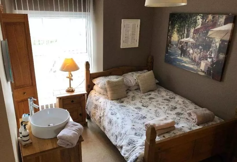 Aamiaismajoitus (B&B) Cross Villa Accommodation