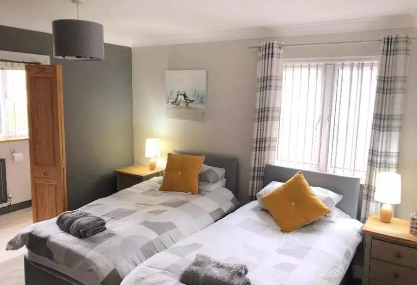 Aamiaismajoitus (B&B) Cross Villa Accommodation