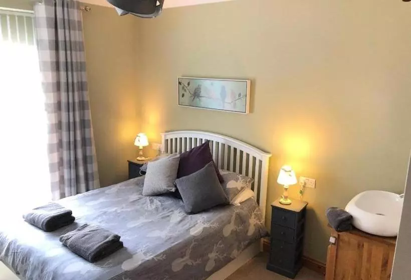 Aamiaismajoitus (B&B) Cross Villa Accommodation