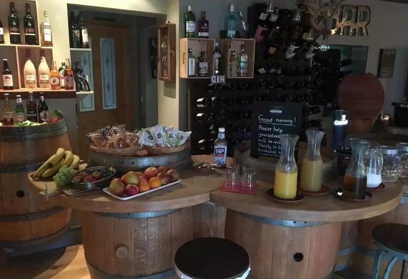 Aamiaismajoitus (B&B) Cross Villa Accommodation