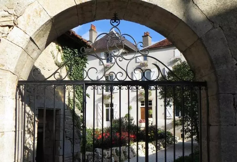 Aamiaismajoitus (B&B) Le Bailli De Montsaugeon