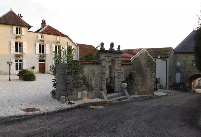 Aamiaismajoitus (B&B) Le Bailli De Montsaugeon