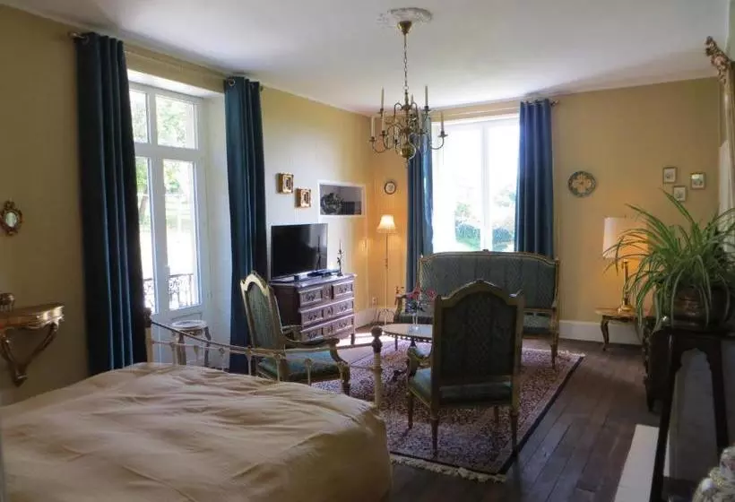 Aamiaismajoitus (B&B) Le Bailli De Montsaugeon