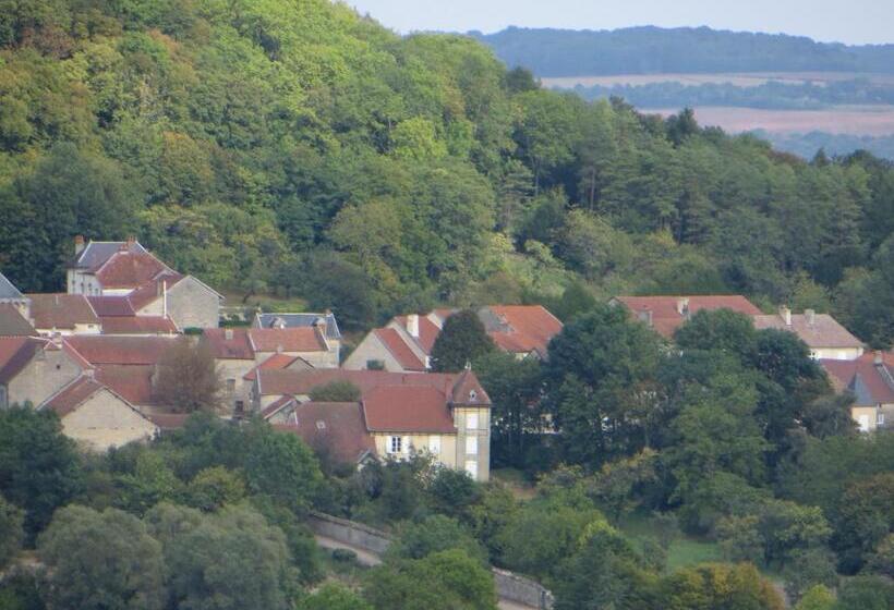 مبيت وإفطار Le Bailli De Montsaugeon