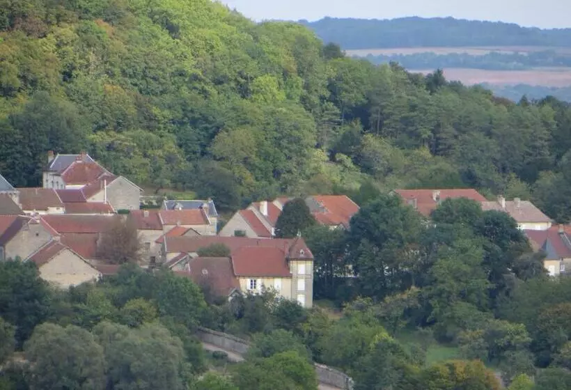 Aamiaismajoitus (B&B) Le Bailli De Montsaugeon