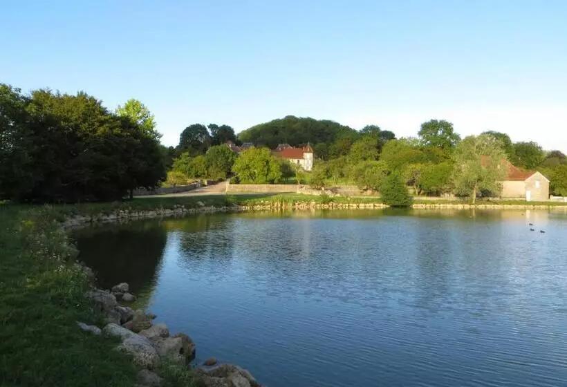 Aamiaismajoitus (B&B) Le Bailli De Montsaugeon