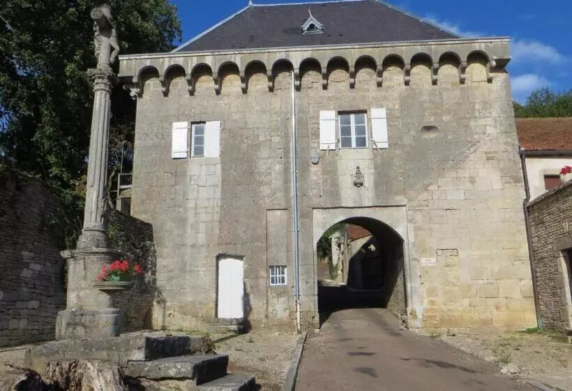 Aamiaismajoitus (B&B) Le Bailli De Montsaugeon