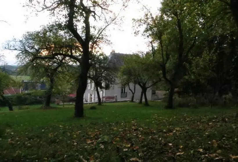 Aamiaismajoitus (B&B) Le Bailli De Montsaugeon