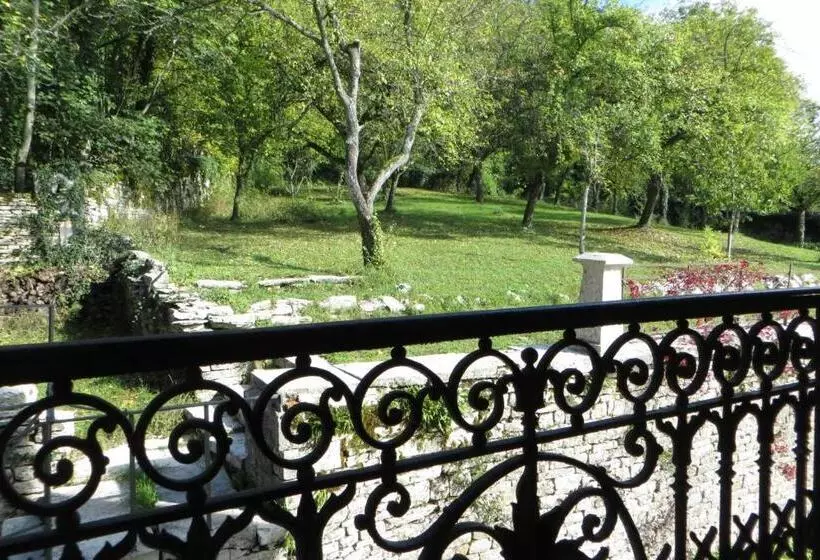 Aamiaismajoitus (B&B) Le Bailli De Montsaugeon