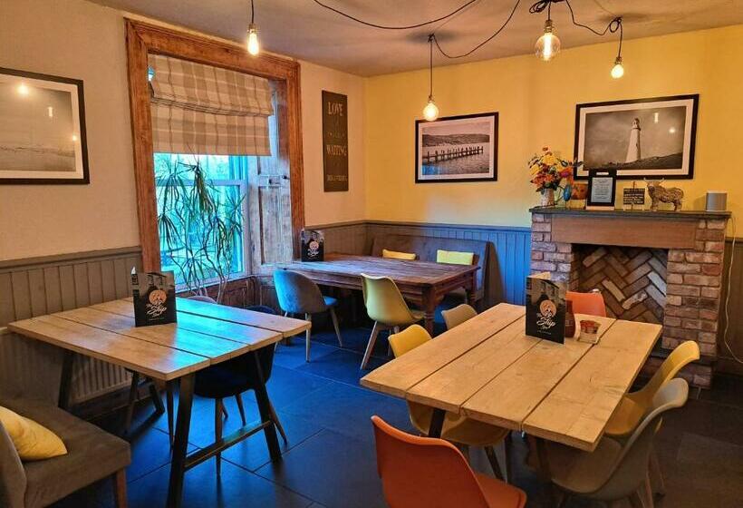 مبيت وإفطار The Ship Inn
