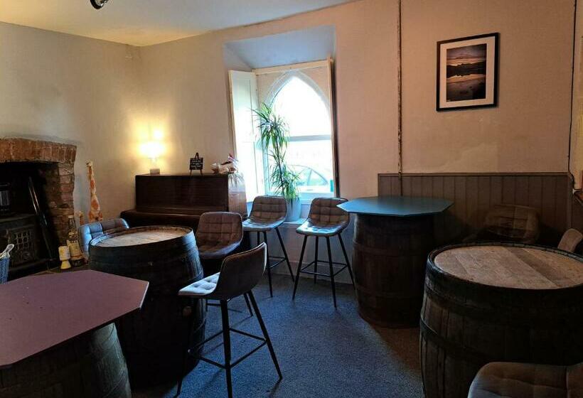 مبيت وإفطار The Ship Inn