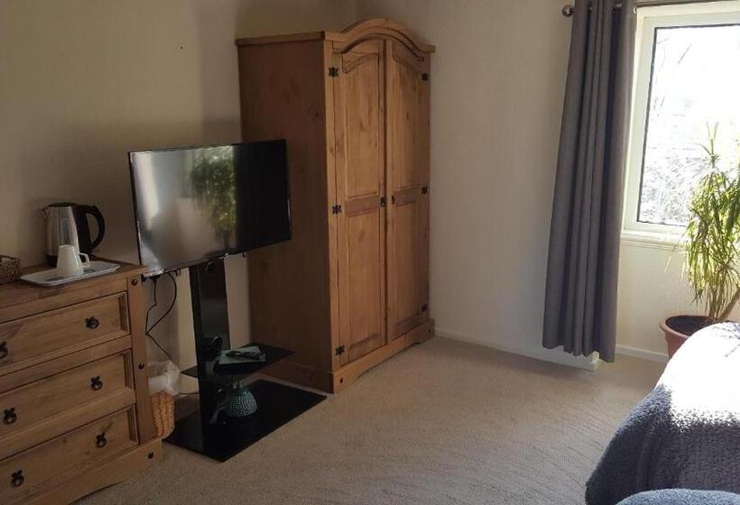 مبيت وإفطار The Ship Inn