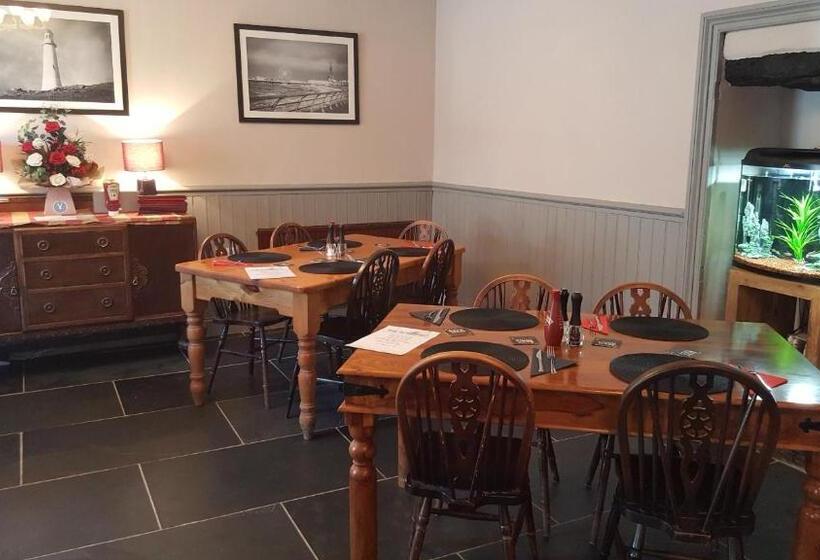 مبيت وإفطار The Ship Inn