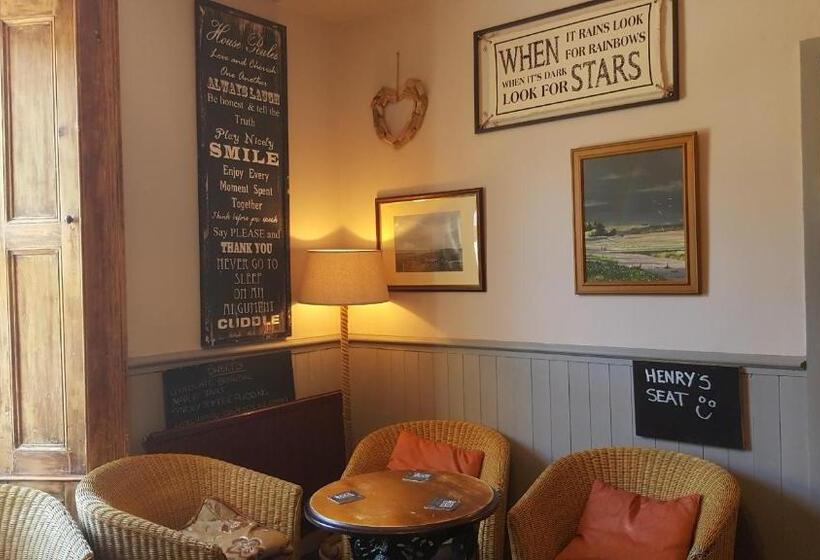 مبيت وإفطار The Ship Inn