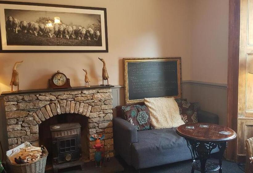 مبيت وإفطار The Ship Inn