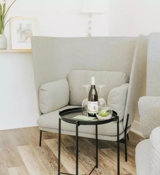 Motelli Naramata Courtyard Suites