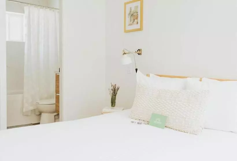 Motelli Naramata Courtyard Suites