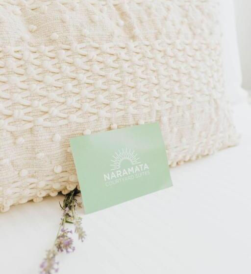 Motel Naramata Courtyard Suites