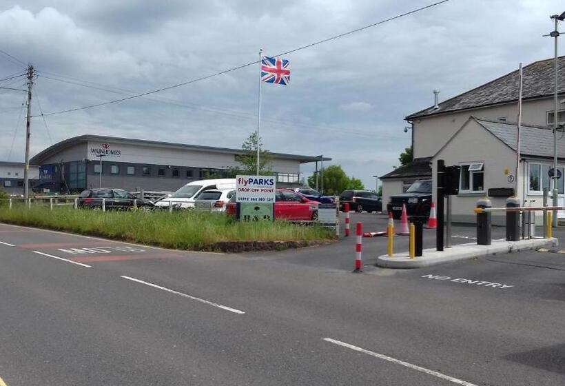 Пансион Fair Oak House Exeter Airport