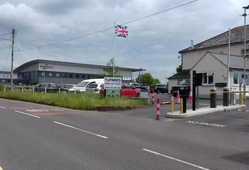 Majatalo Fair Oak House Exeter Airport