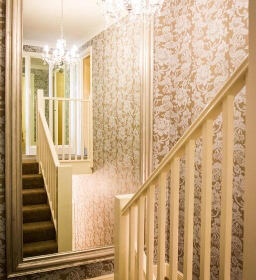 Пансион Fair Oak House Exeter Airport