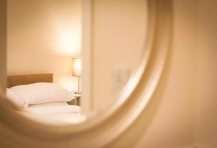 Majatalo Fair Oak House Exeter Airport