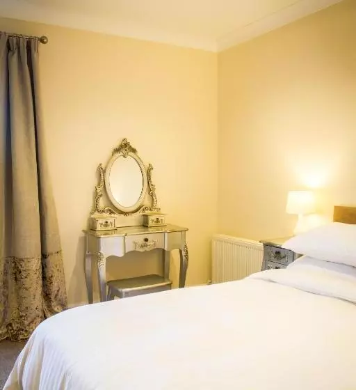 Majatalo Fair Oak House Exeter Airport