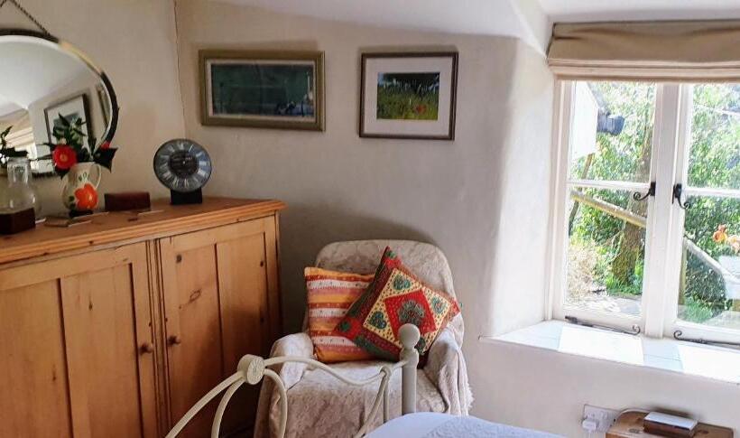 Tracebridge Cottage B&b