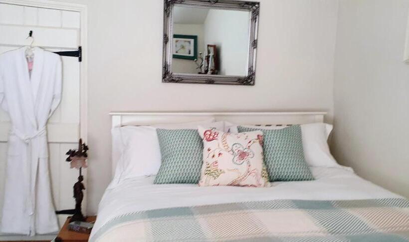 Tracebridge Cottage B&b