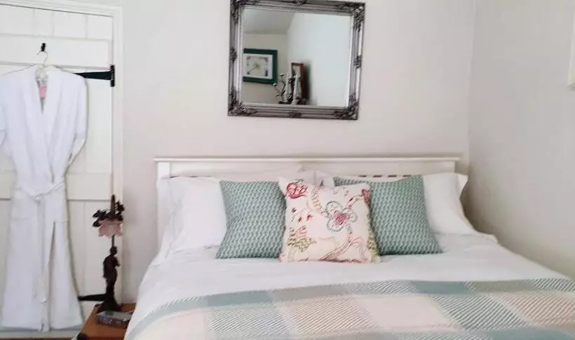 Tracebridge Cottage B&b