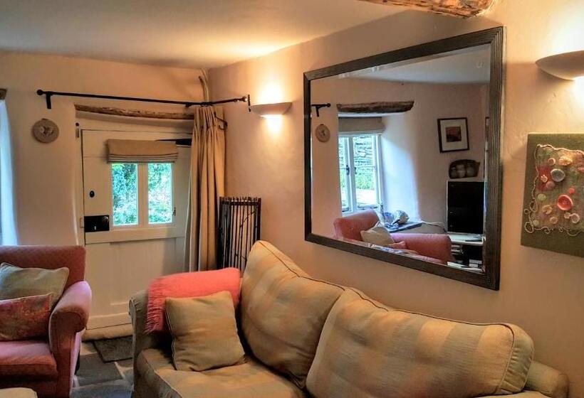 Tracebridge Cottage B&b