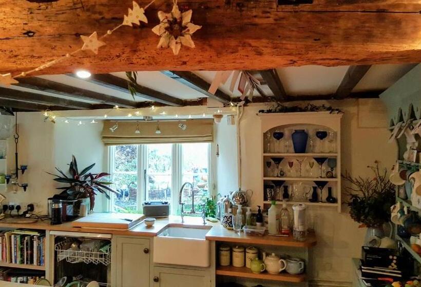 Tracebridge Cottage B&b