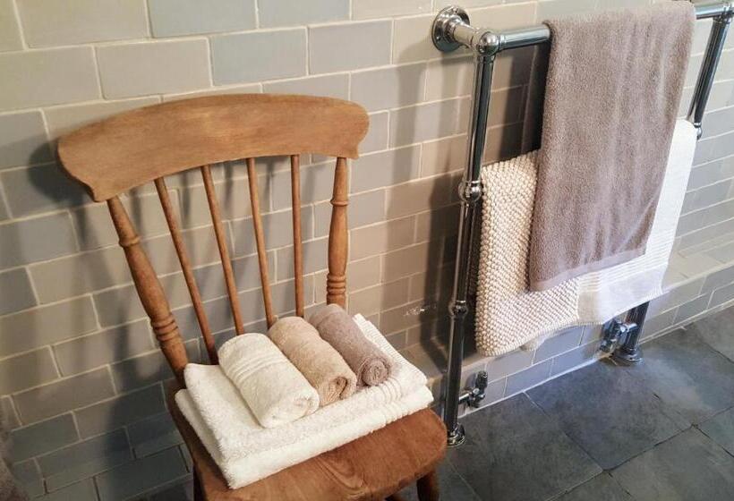 Tracebridge Cottage B&b