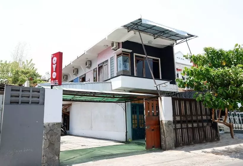 Boytown Hotel By Oyo Rooms