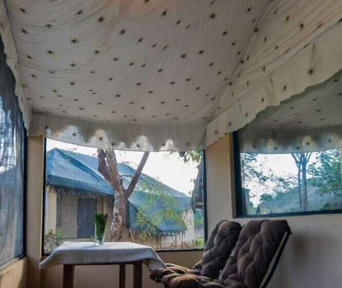 ホテル Camp Serai Tiger Tadoba