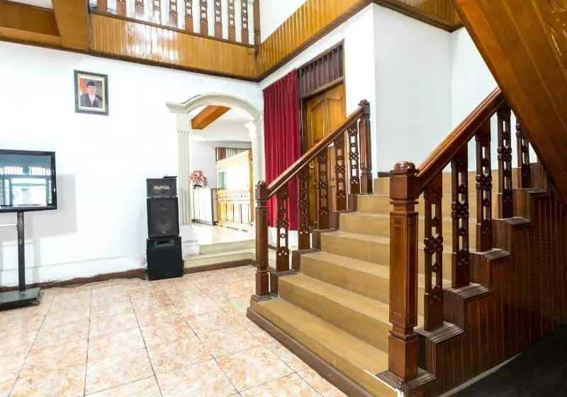 Hotelli Kasmaran Guest House By Oyo Rooms