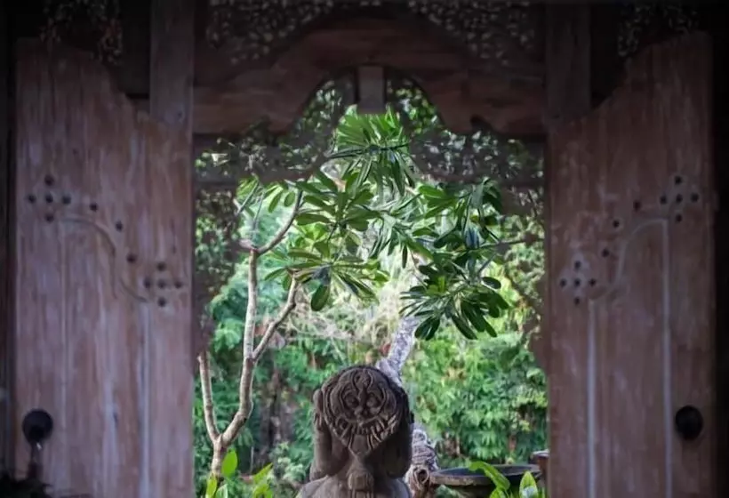 Hotelli Munari Villa And Spa Batubulan