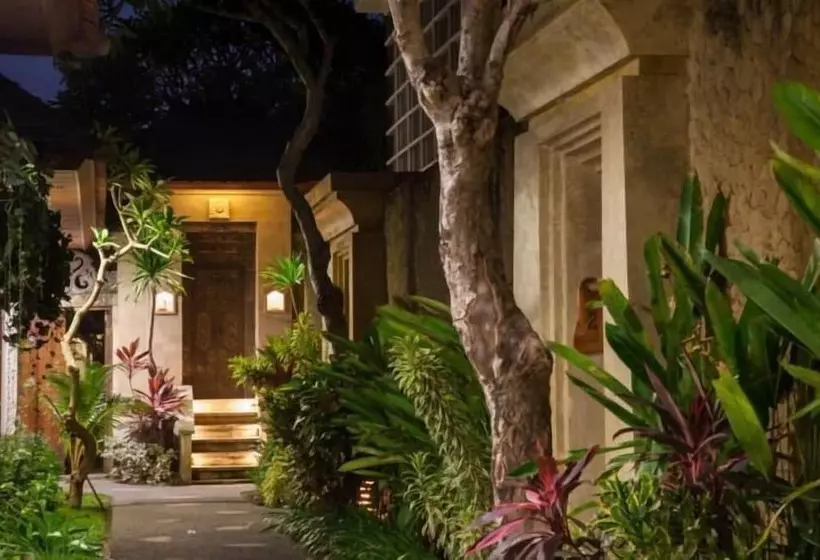 Hotelli Munari Villa And Spa Batubulan