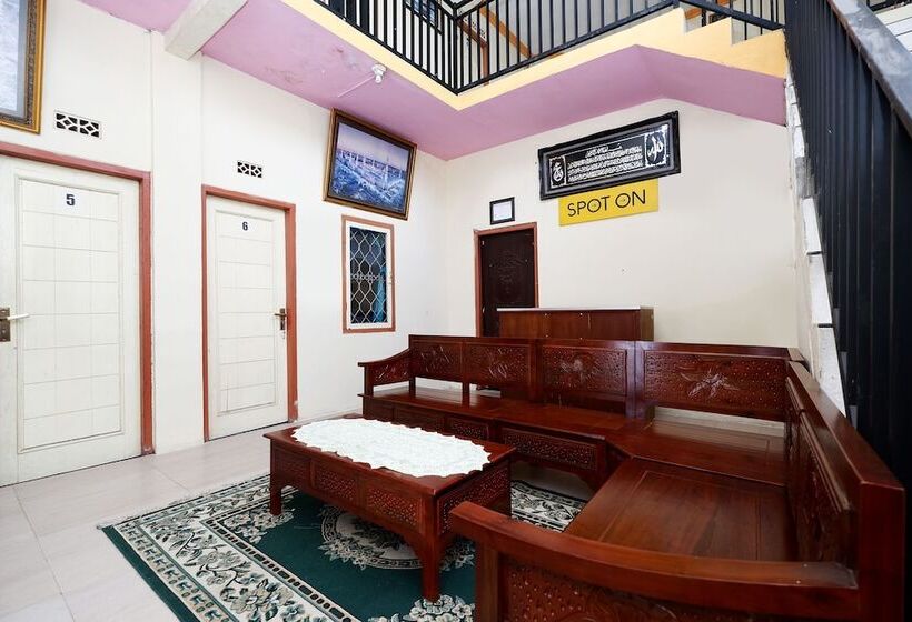 Cămin Spot On 2112 Homestay Lestari Dieng Syariah