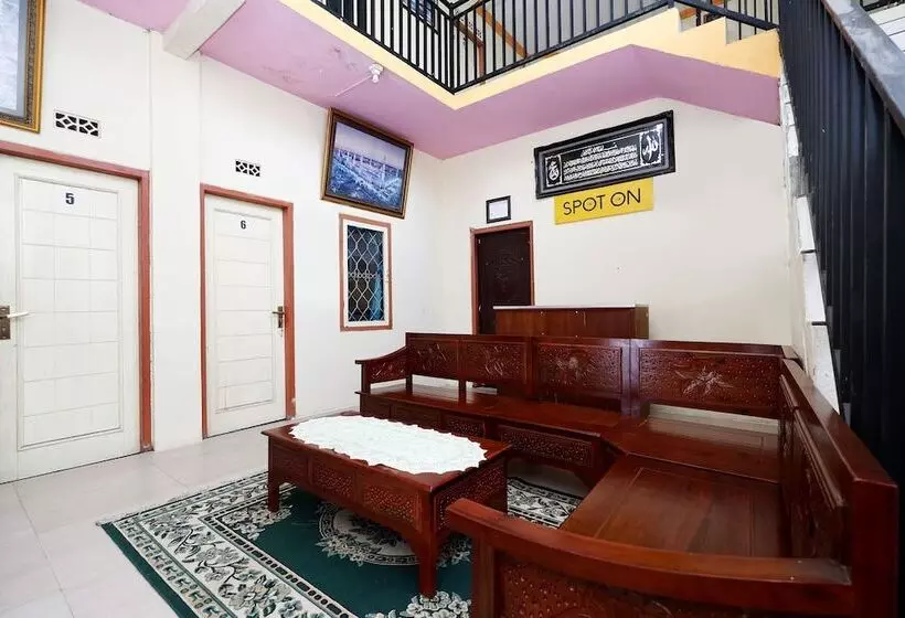 Retkeilymaja Spot On 2112 Homestay Lestari Dieng Syariah