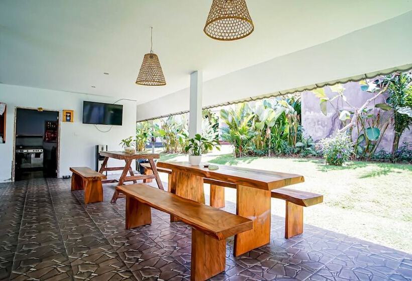 住宿加早餐  Agung Wiwin Homestay & Restaurant