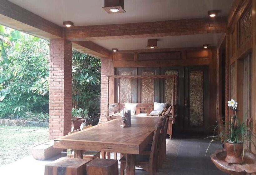 ベッドアンドブレックファースト Jatiwangi Villa