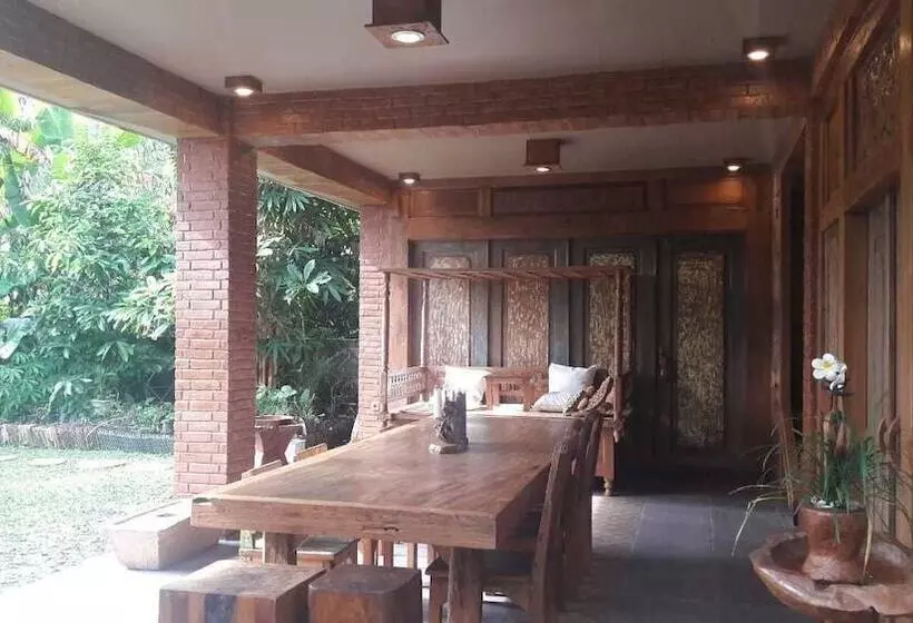 ベッドアンドブレックファースト Jatiwangi Villa