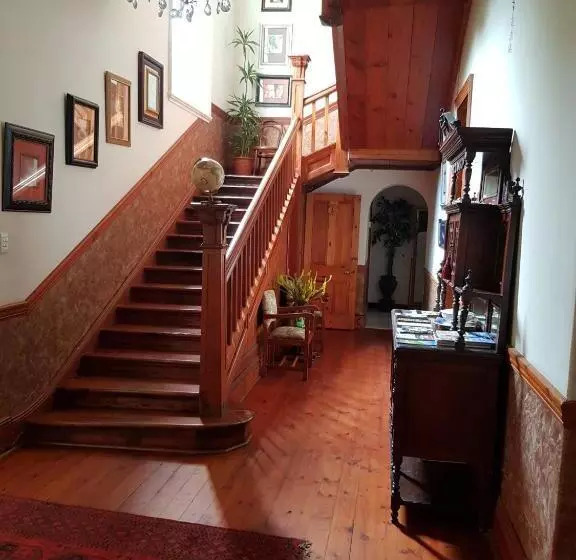 Aamiaismajoitus (B&B) Royston Hall Historical Guesthouse