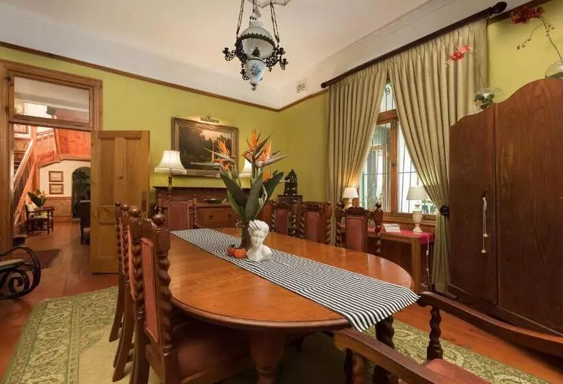 Aamiaismajoitus (B&B) Royston Hall Historical Guesthouse