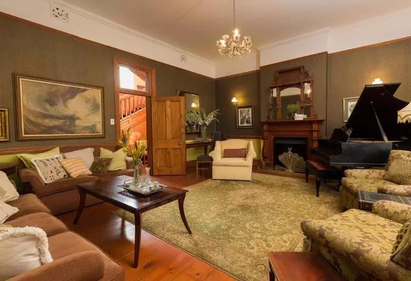 Aamiaismajoitus (B&B) Royston Hall Historical Guesthouse