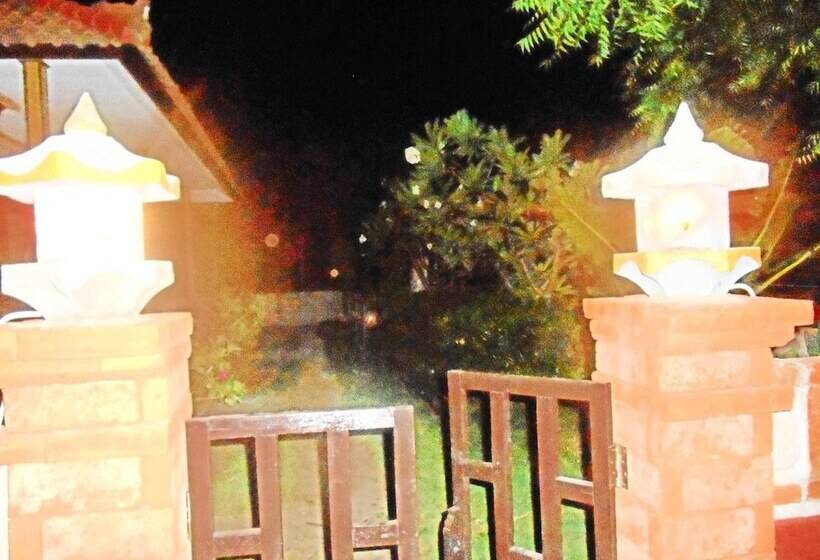 Bed and Breakfast The Local Menjangan