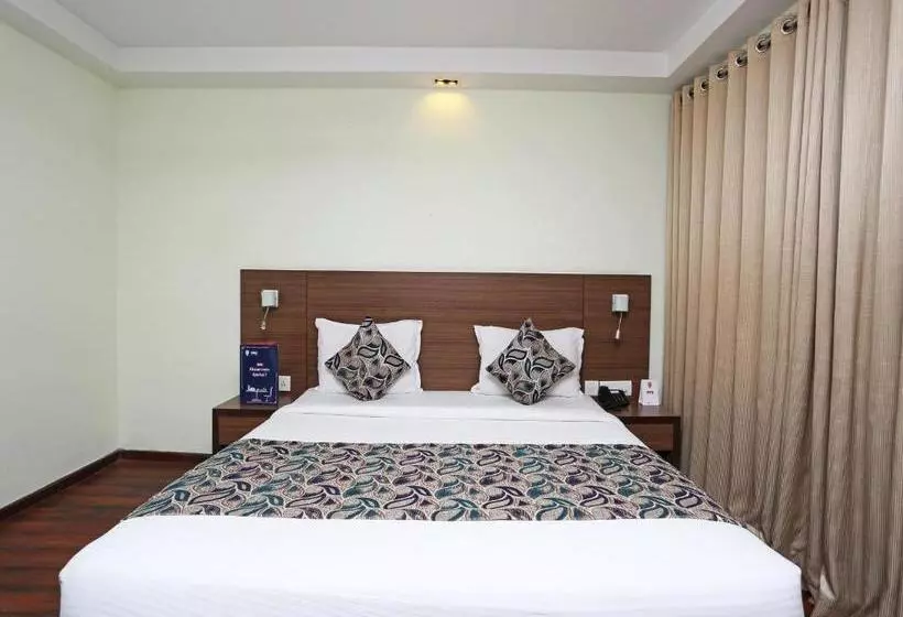 Capital O 9580 Hotel Garnet Inn