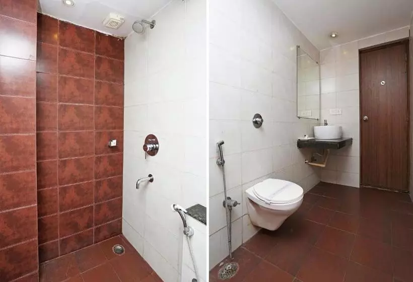 Capital O 9580 Hotel Garnet Inn